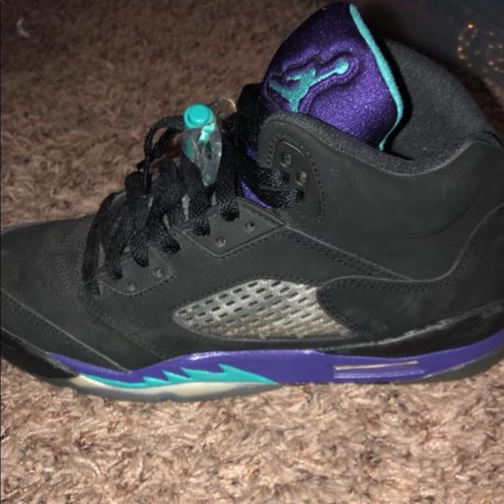 Air Jordan 5 Retro “black grapes”